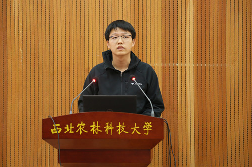 5.员工代表宋亦凯表态发言.JPG