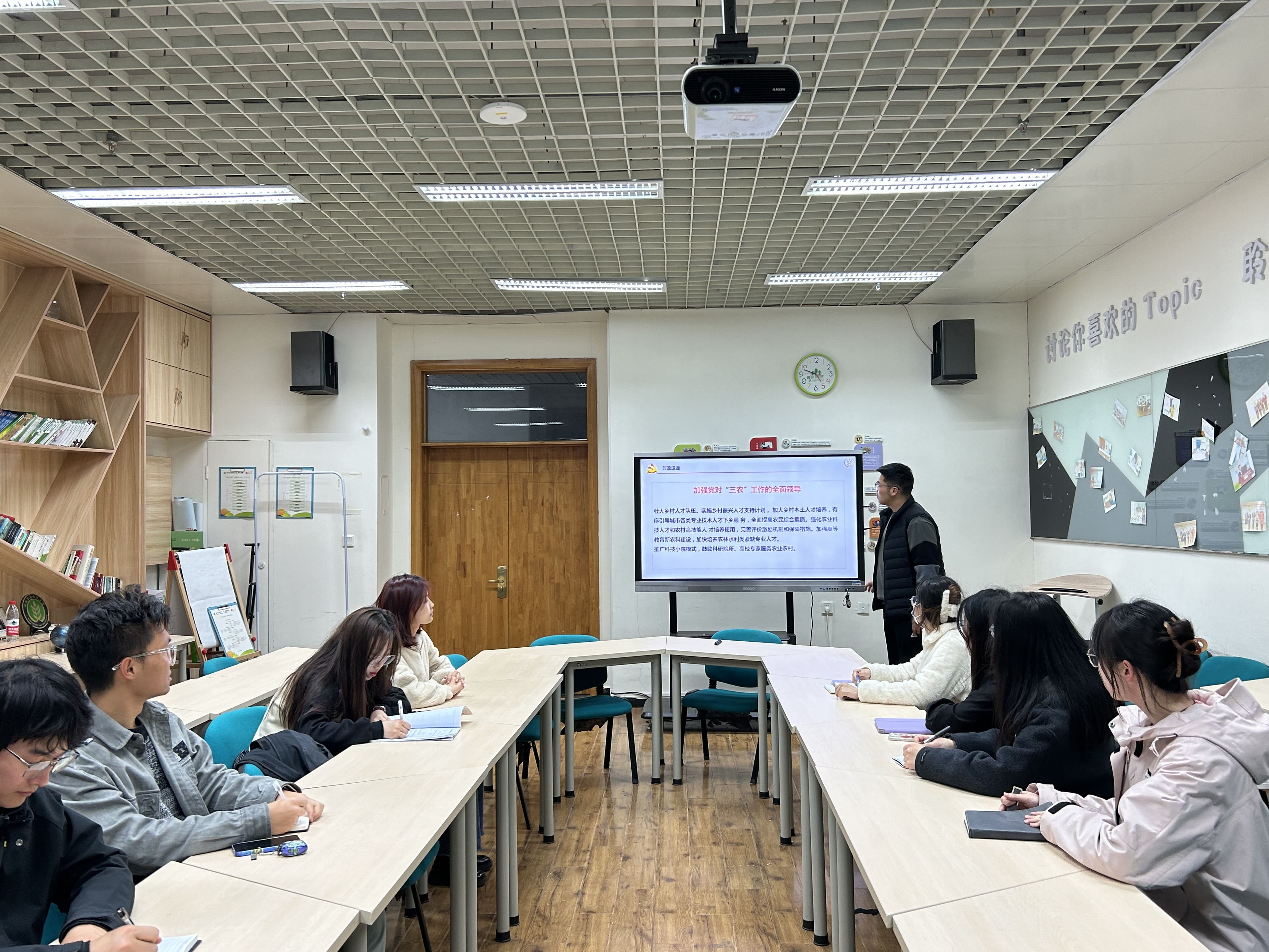 365英国上市官方网站研会-2024年3月理论学习照片(2) (1).jpg