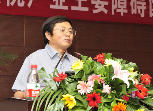 蔡宇良教授作报告