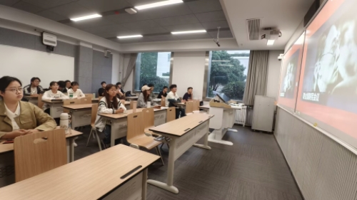 观看阅兵剪影 2 宽500 (1).jpg