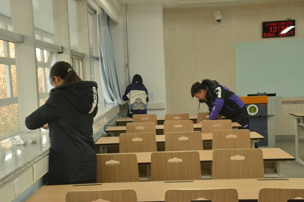 a3492e55df9d4377a41f47f28f42ee72.jpg 积极开展清扫活动1.jpg