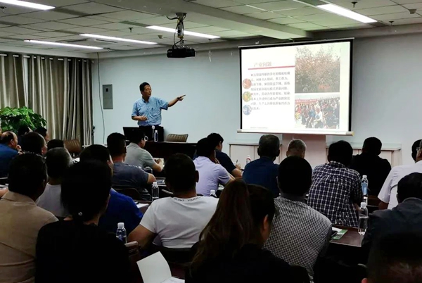 徐凌飞教授授课 (1).jpg