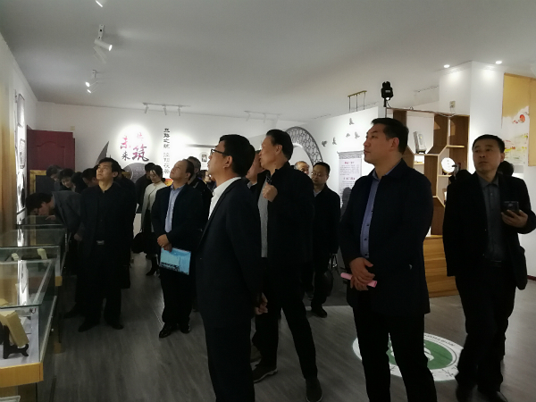 参观展览室_meitu_2.jpg