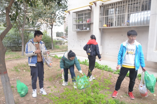 251fd75d28f54d2f92f951ffa5a37c6e.jpg 拾垃圾 600X400 (3).JPG