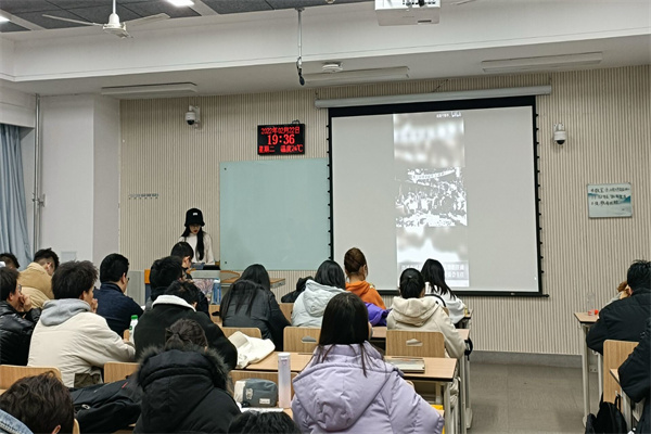 图一 回顾艰难岁月.jpg