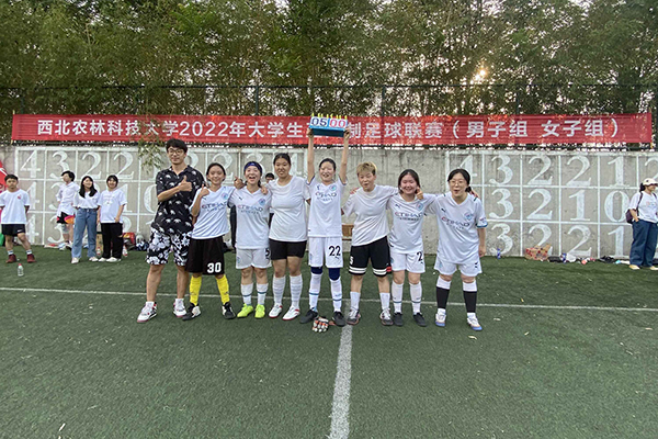 b447c438e76f43eaadd4b87ff7389bb7.jpg 庆祝胜利(600 400).jpg