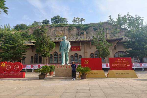 图二 杨家沟毛主席等革命先烈旧居(1).jpg